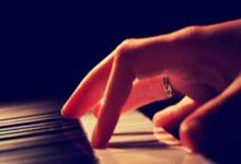 鲸鱼体育官网：记者：拉菲尼亚、滕森参加了巴萨合练，奥尔莫、卡萨多缺席.